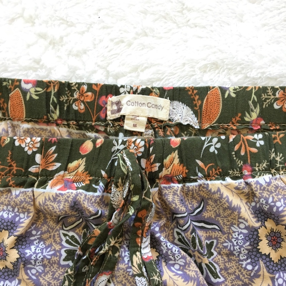 Printed lightweight Ruffle Shorts - Picture 3 of 3